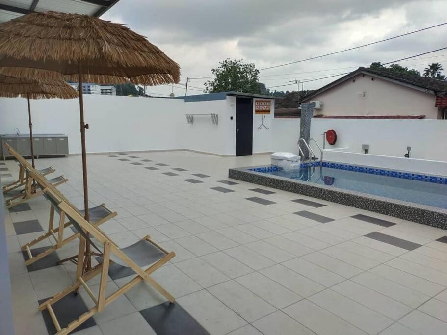 Evening/Night De Ville-50Pax Private Pool Bbq Ipoh Exterior photo